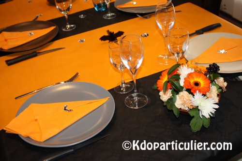 zoom sur la décoration de table sur le thème d'Halloween