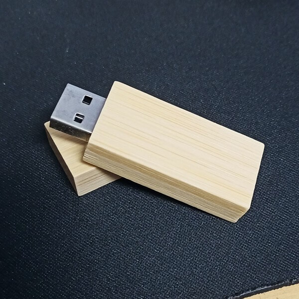 Clé usb 16 Go en bois de bambou gravée au laser