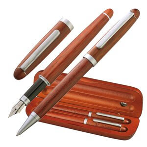 Parure gravée bois rouge stylo bille et stylo plume