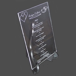 Menu mariage gravé sur plexi